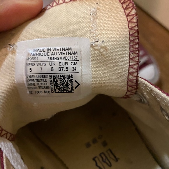 Converse - Picture 2 of 3